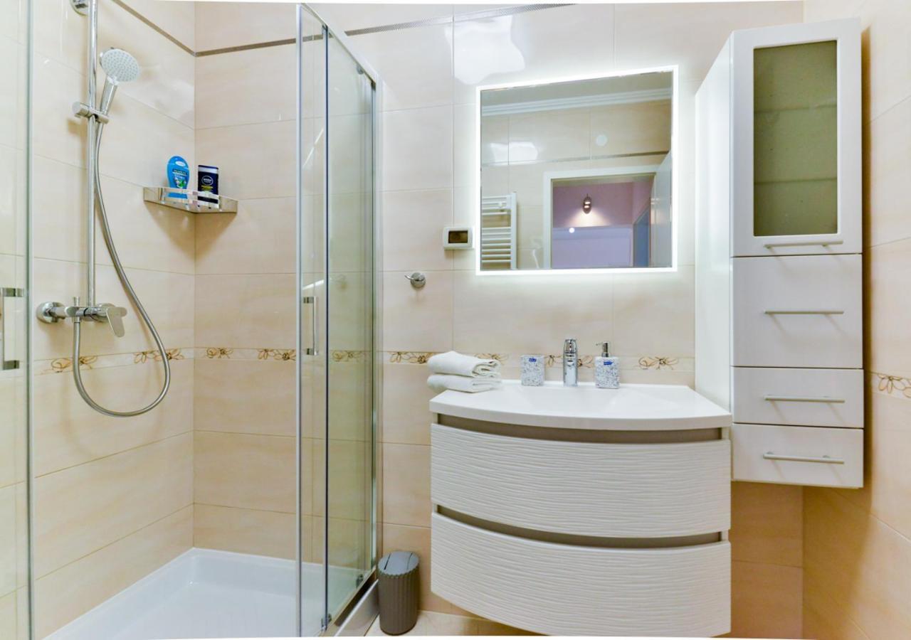 אומאג Apartments Leona מראה חיצוני תמונה