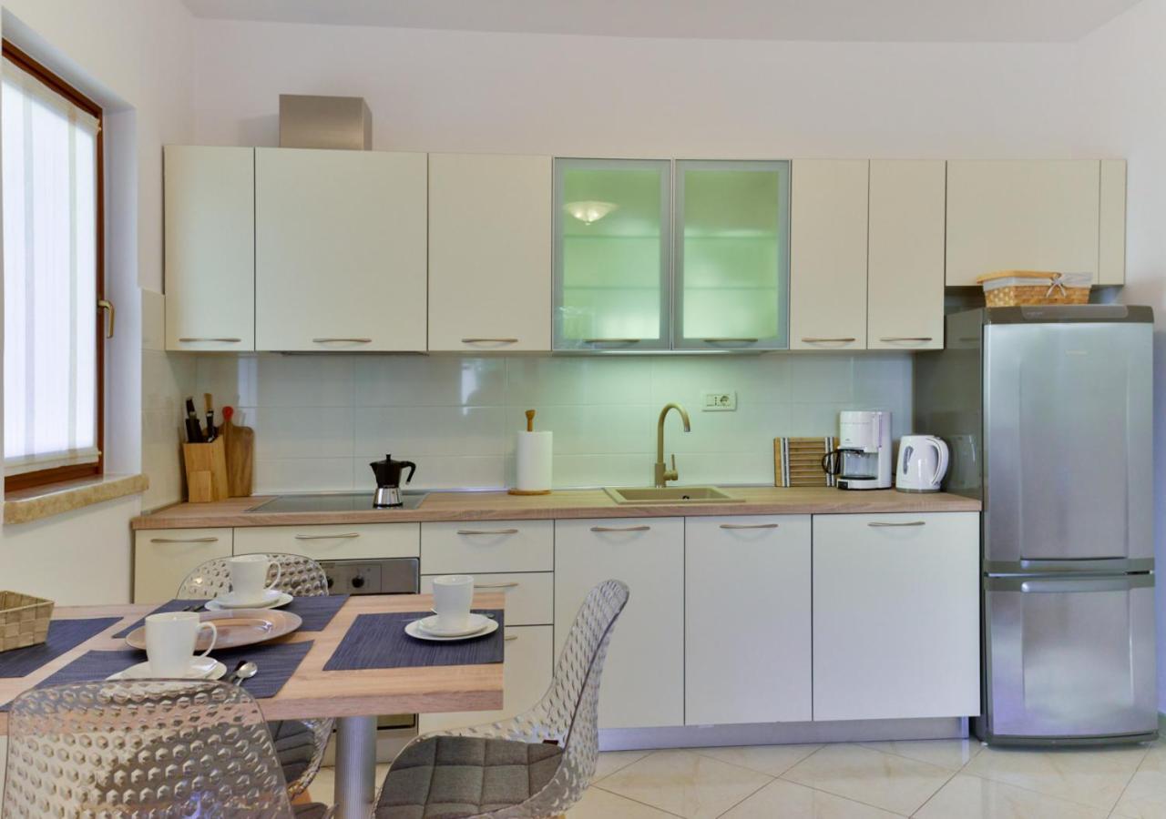 אומאג Apartments Leona מראה חיצוני תמונה