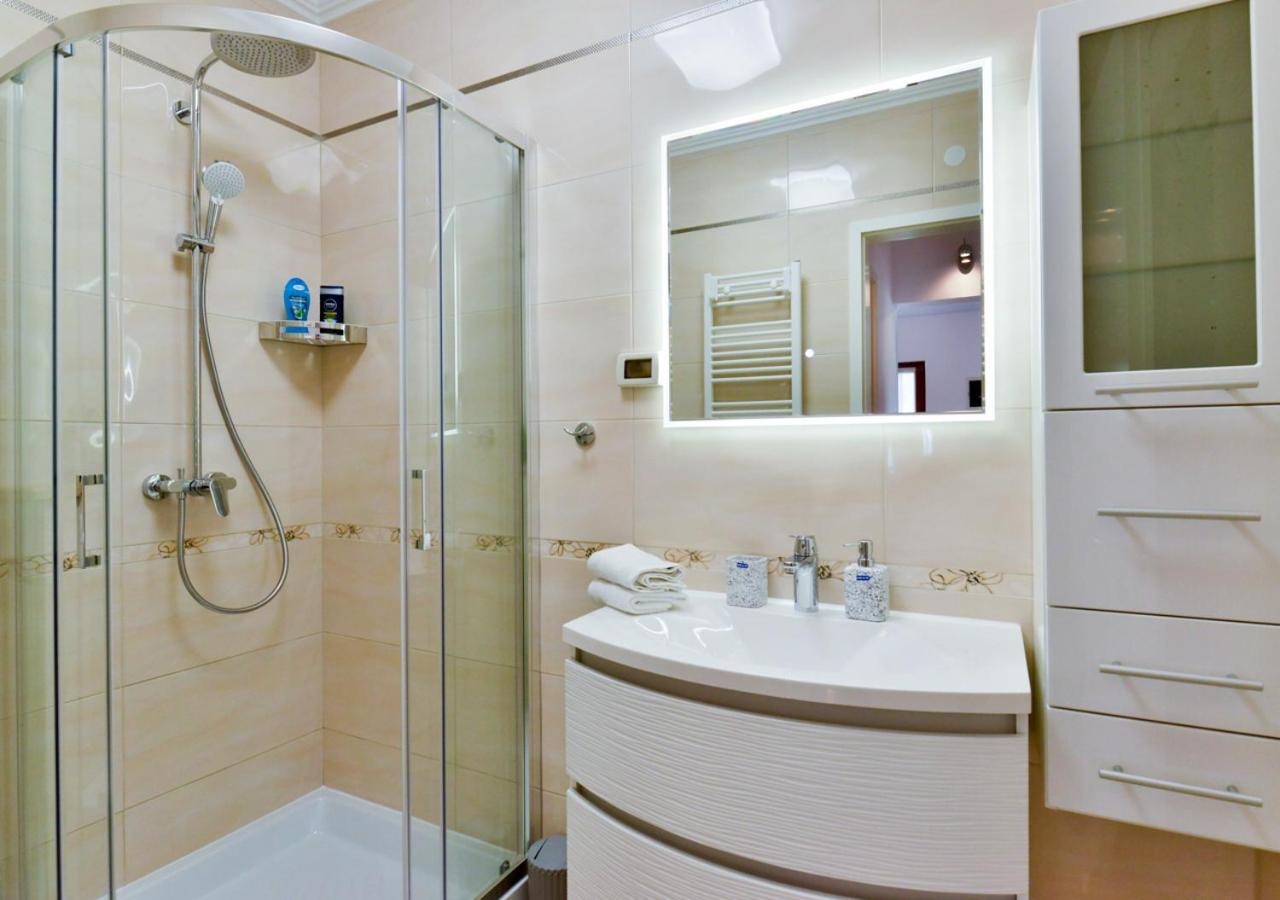 אומאג Apartments Leona מראה חיצוני תמונה