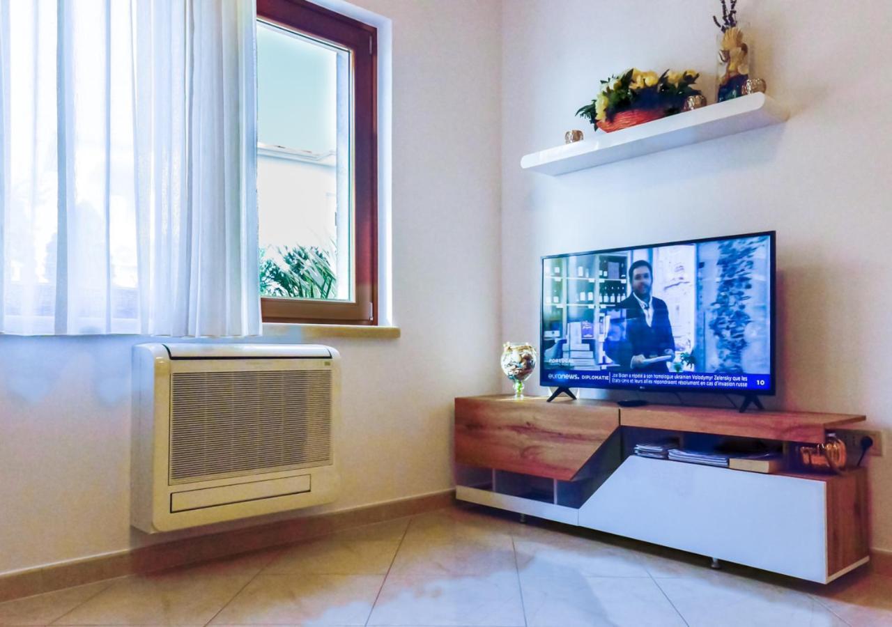 אומאג Apartments Leona מראה חיצוני תמונה