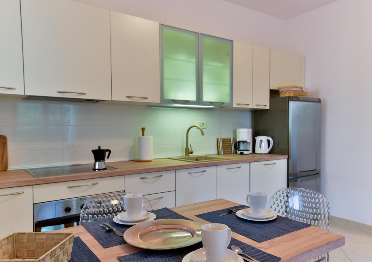 אומאג Apartments Leona מראה חיצוני תמונה