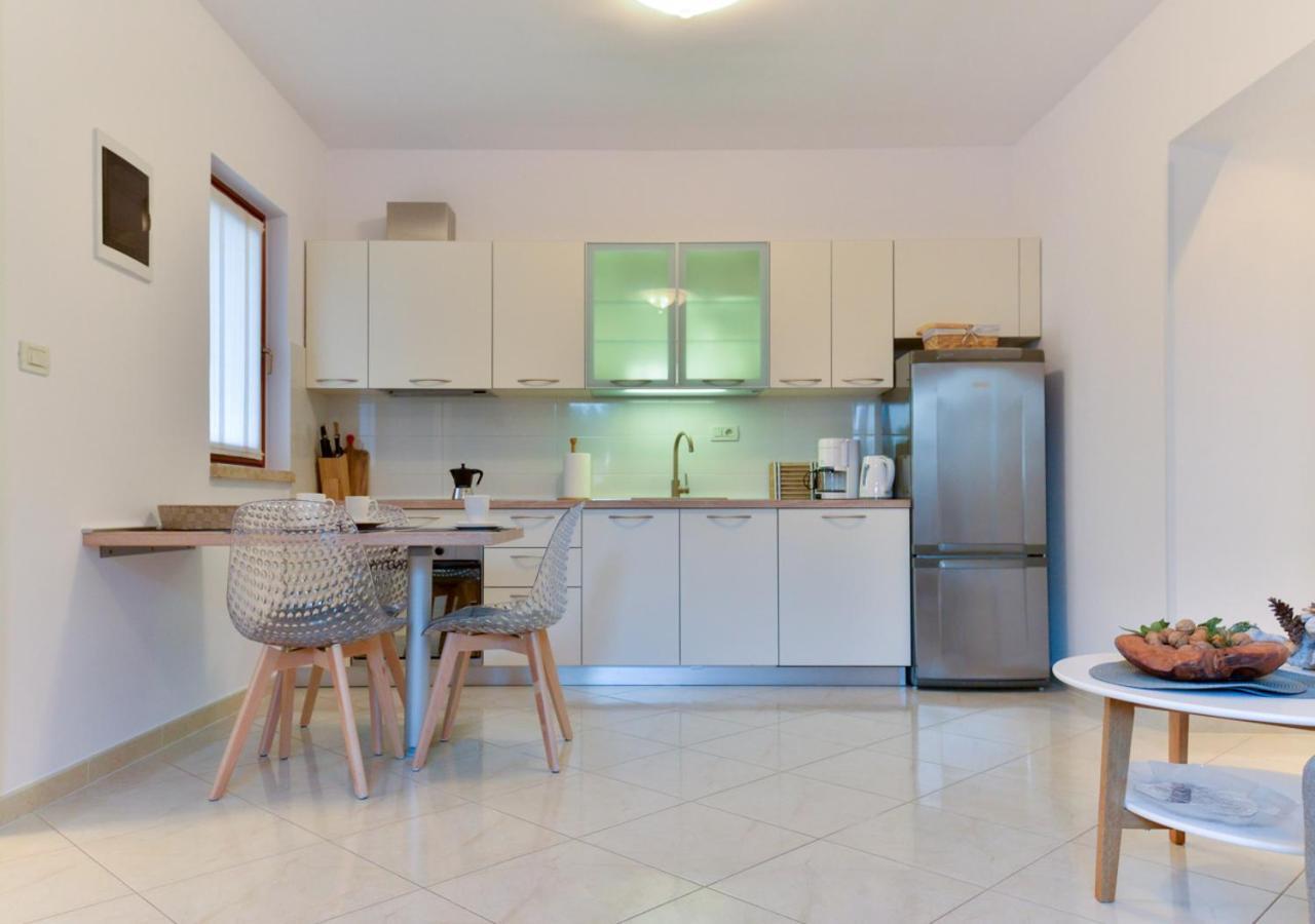 אומאג Apartments Leona מראה חיצוני תמונה